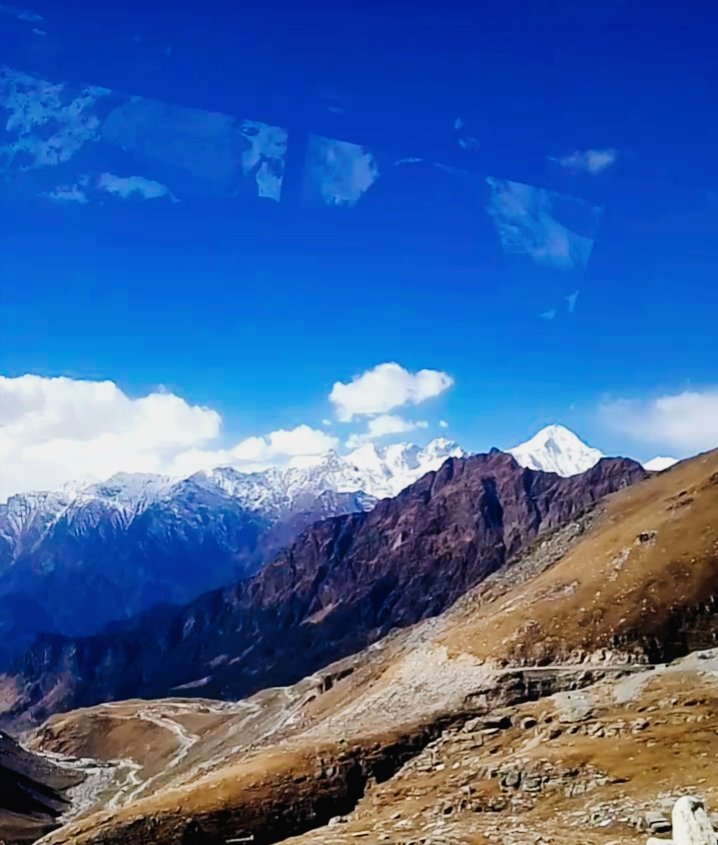 The road towards Rohtang Pass